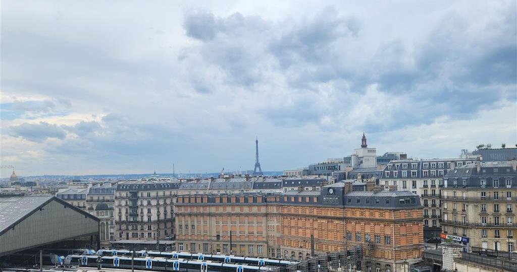 Surface de bureaux de 254 m² en étage élevé