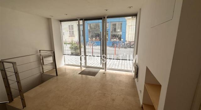 Au coeur du quartier Ménilmontant, en location pure une boutique disponible immédiatement